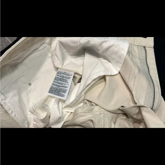 NWT 2 Old Navy Men's Shorts Cream and Black Flat Front Shorts - Picture 4 of 4